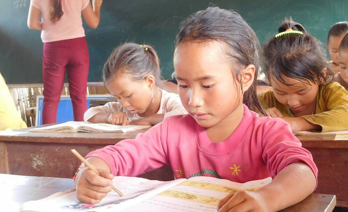 A schoolgirl at her primary school (province of Cao Bang). 