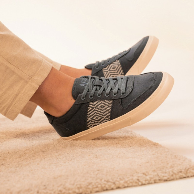 MAI CHAU CANVAS SHADOW BLUE