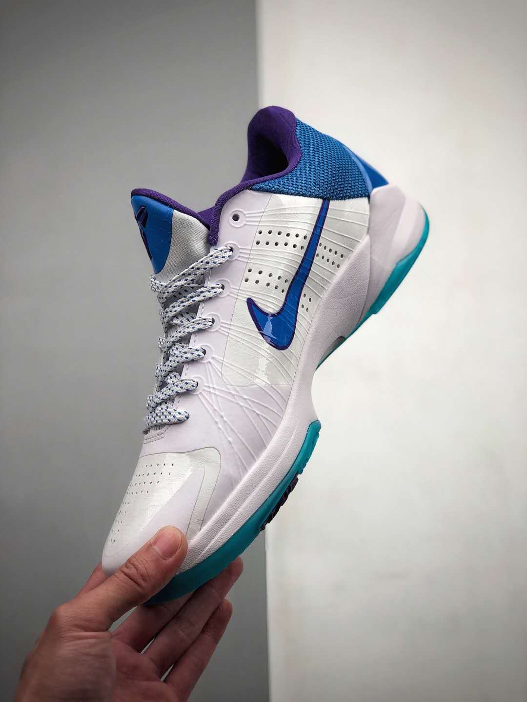 Nike Kobe 5 V Protro Hornets White Concord-Blue Lagoon - Shop Now!