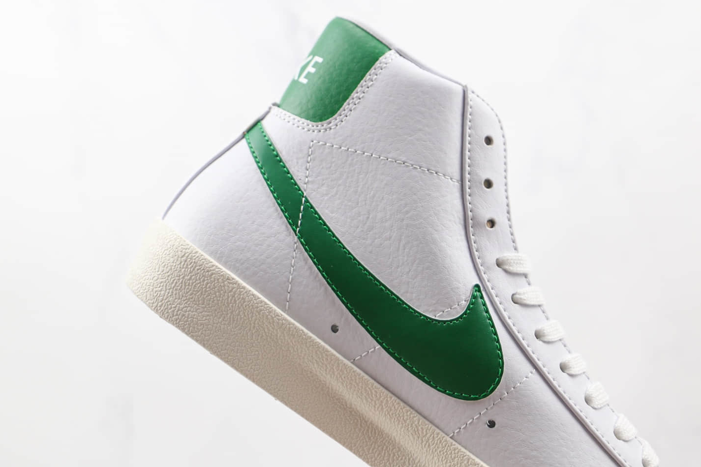 Nike Blazer Mid '77 Vintage 'White Pine Green' BQ6806-115: Classic Style with a Fresh Twist