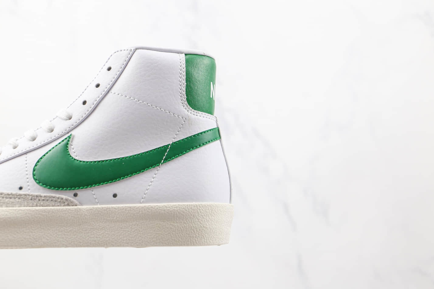 Nike Blazer Mid '77 Vintage 'White Pine Green' BQ6806-115: Classic Style with a Fresh Twist